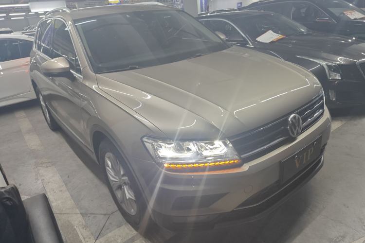 Used Volkswagen Tiguan 2018 330TSI All-Wheel-Drive Innovation Model Front Right 45 Deg