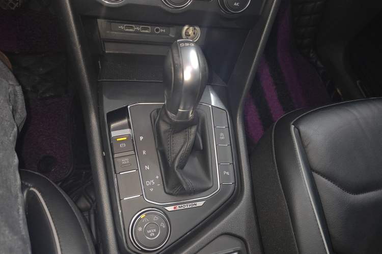 Used Volkswagen Tiguan 2018 330TSI All-Wheel-Drive Innovation Model Gear Lever