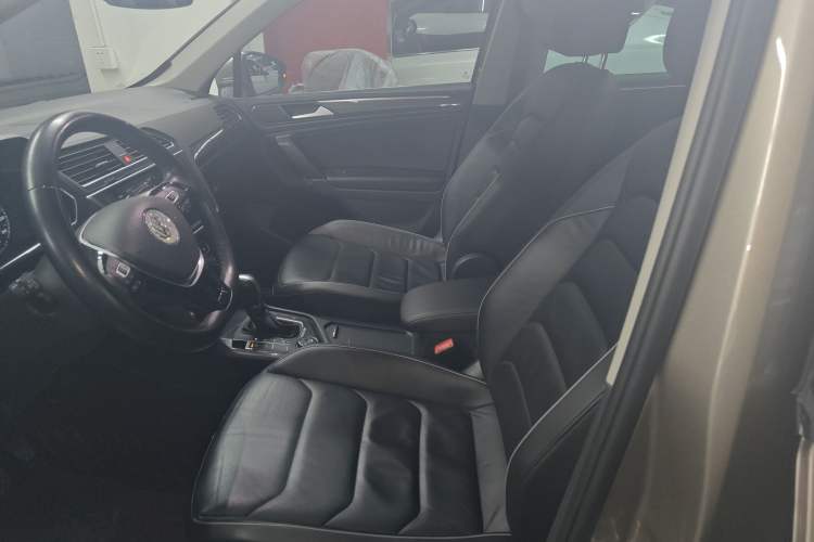 Used Volkswagen Tiguan 2018 330TSI All-Wheel-Drive Innovation Model Left Front Seat