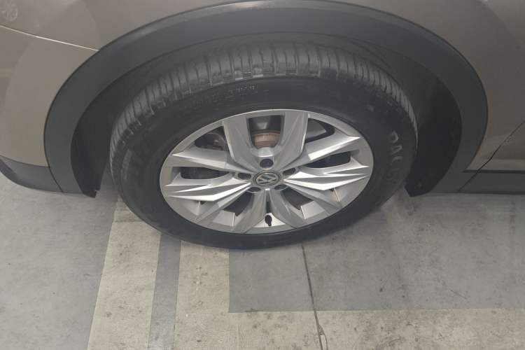 Used Volkswagen Tiguan 2018 330TSI All-Wheel-Drive Innovation Model Left Front Wheel Hub
