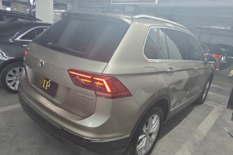 Used Volkswagen Tiguan 2018 330TSI All-Wheel-Drive Innovation Model Rear Right 45 Deg