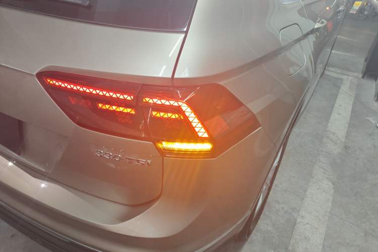 Used Volkswagen Tiguan 2018 330TSI All-Wheel-Drive Innovation Model Right Rear Taillight
