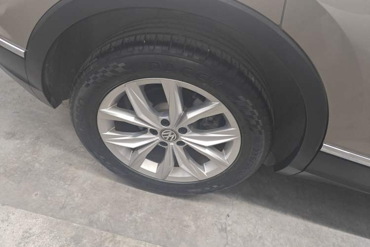 Used Volkswagen Tiguan 2018 330TSI All-Wheel-Drive Innovation Model Right Rear Wheel Hub