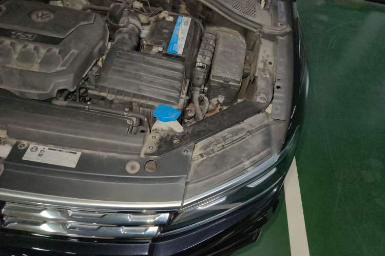 Used Volkswagen Tiguan 2019 330TSI All-Wheel-Drive Innovation Model Engine Bay Left