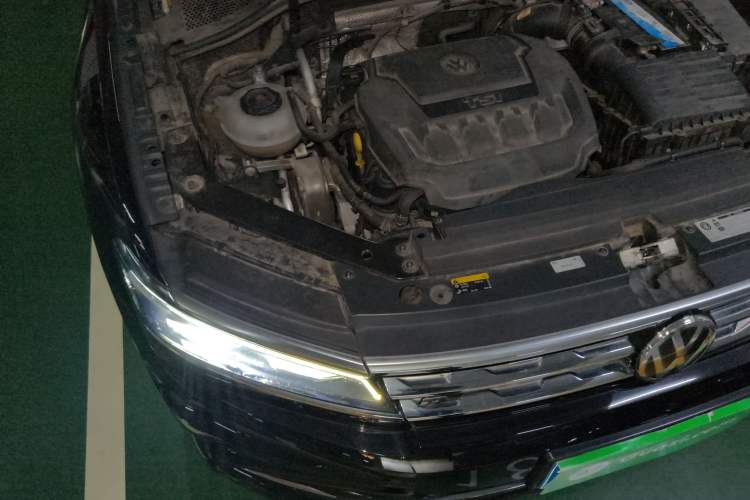 Used Volkswagen Tiguan 2019 330TSI All-Wheel-Drive Innovation Model Engine Bay Right