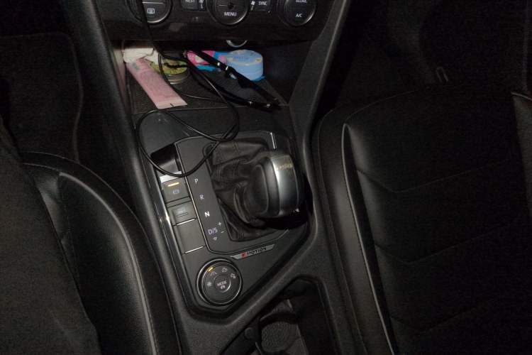 Used Volkswagen Tiguan 2019 330TSI All-Wheel-Drive Innovation Model Gear Lever
