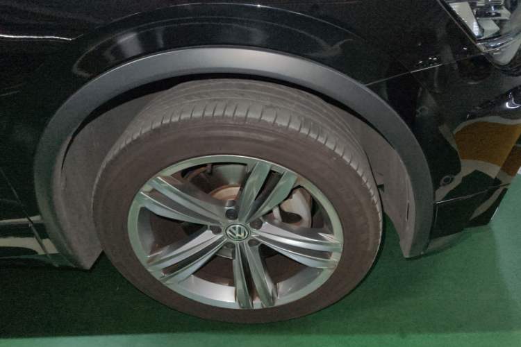 Used Volkswagen Tiguan 2019 330TSI All-Wheel-Drive Innovation Model Right Front Wheel Hub