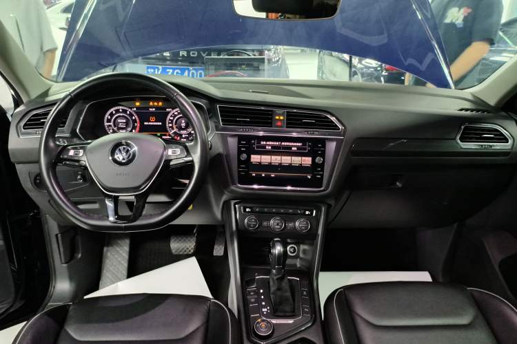 Used Volkswagen Tiguan 2019 330TSI All-Wheel-Drive Innovation Model Audio And AC Panel