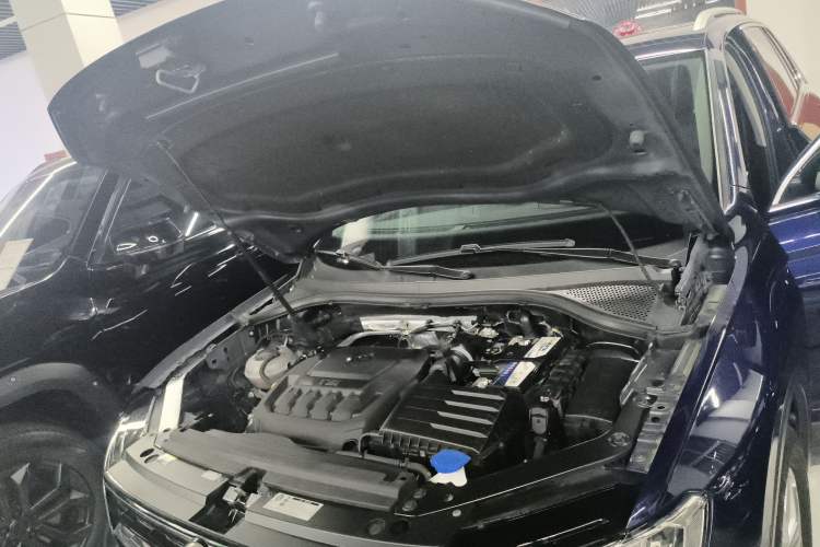 Used Volkswagen Tiguan 2019 330TSI All-Wheel-Drive Innovation Model Engine Bay