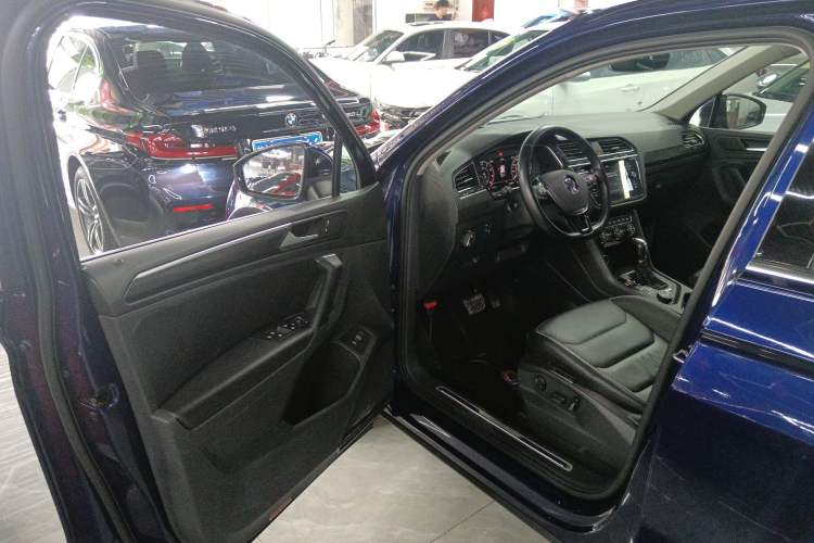Used Volkswagen Tiguan 2019 330TSI All-Wheel-Drive Innovation Model Interior 3