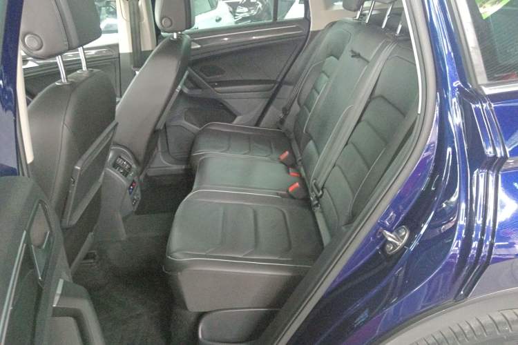 Used Volkswagen Tiguan 2019 330TSI All-Wheel-Drive Innovation Model Interior 4