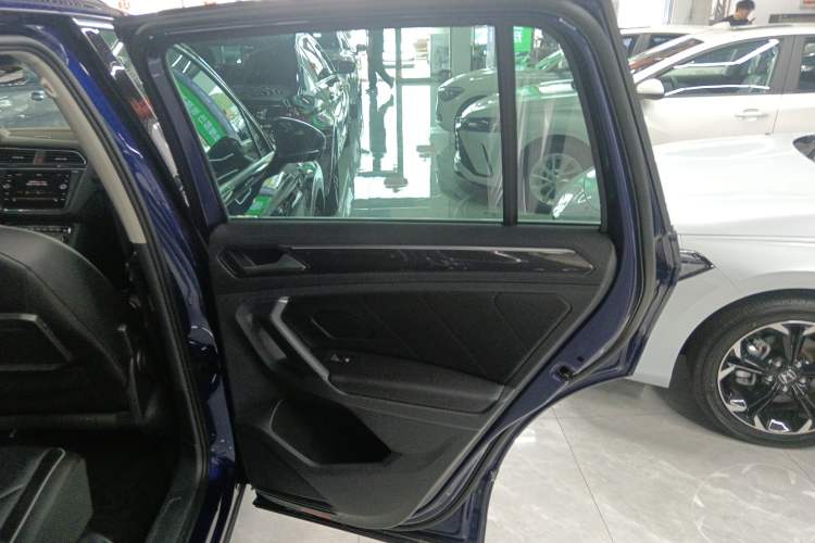 Used Volkswagen Tiguan 2019 330TSI All-Wheel-Drive Innovation Model Interior 6