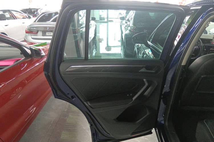 Used Volkswagen Tiguan 2019 330TSI All-Wheel-Drive Innovation Model Interior 8