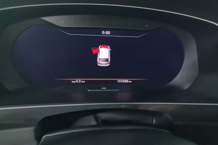 Used Volkswagen Tiguan 2019 330TSI All-Wheel-Drive Innovation Model Odometer Close Up