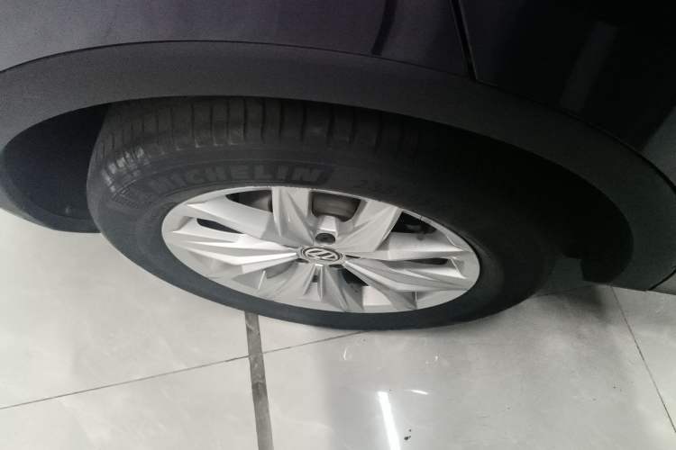 Used Volkswagen Tiguan 2019 330TSI All-Wheel-Drive Innovation Model Right Rear Wheel Hub