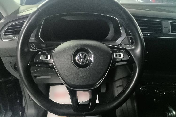 Used Volkswagen Tiguan 2019 330TSI All-Wheel-Drive Innovation Model Steering Wheel