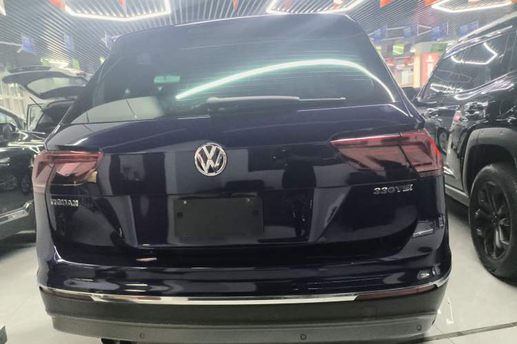 Used Volkswagen Tiguan 2019 330TSI All-Wheel-Drive Innovation Model Trunk