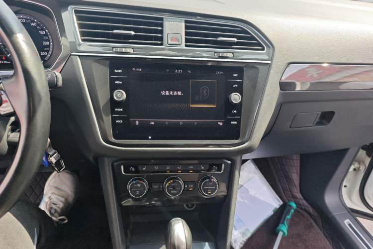 Used Volkswagen Tiguan 2019 330TSI All-Wheel-Drive Innovation Model Audio And AC Panel
