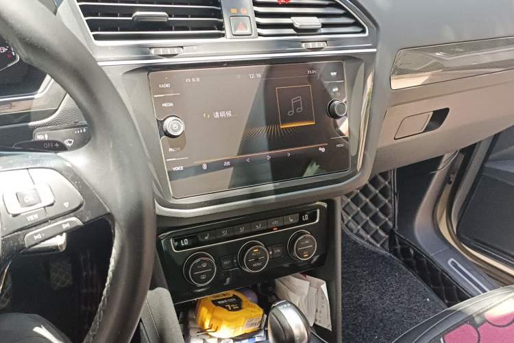 Used Volkswagen Tiguan 2019 330TSI All-Wheel-Drive Innovation Model Audio And AC Panel
