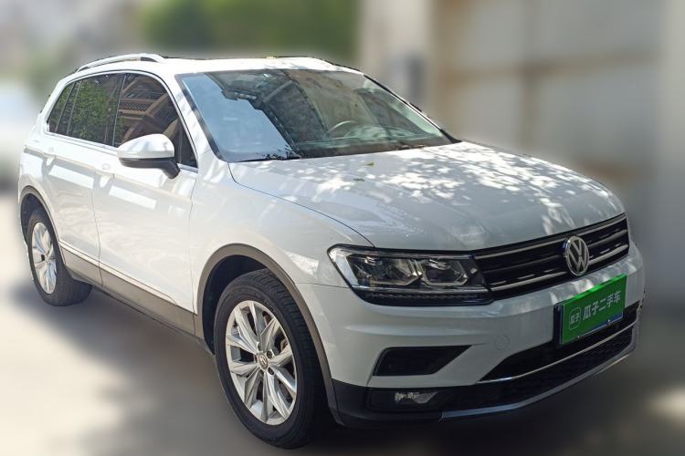 Used Volkswagen Tiguan 2019 330TSI All-Wheel-Drive Innovation Model Front Right 45 Deg