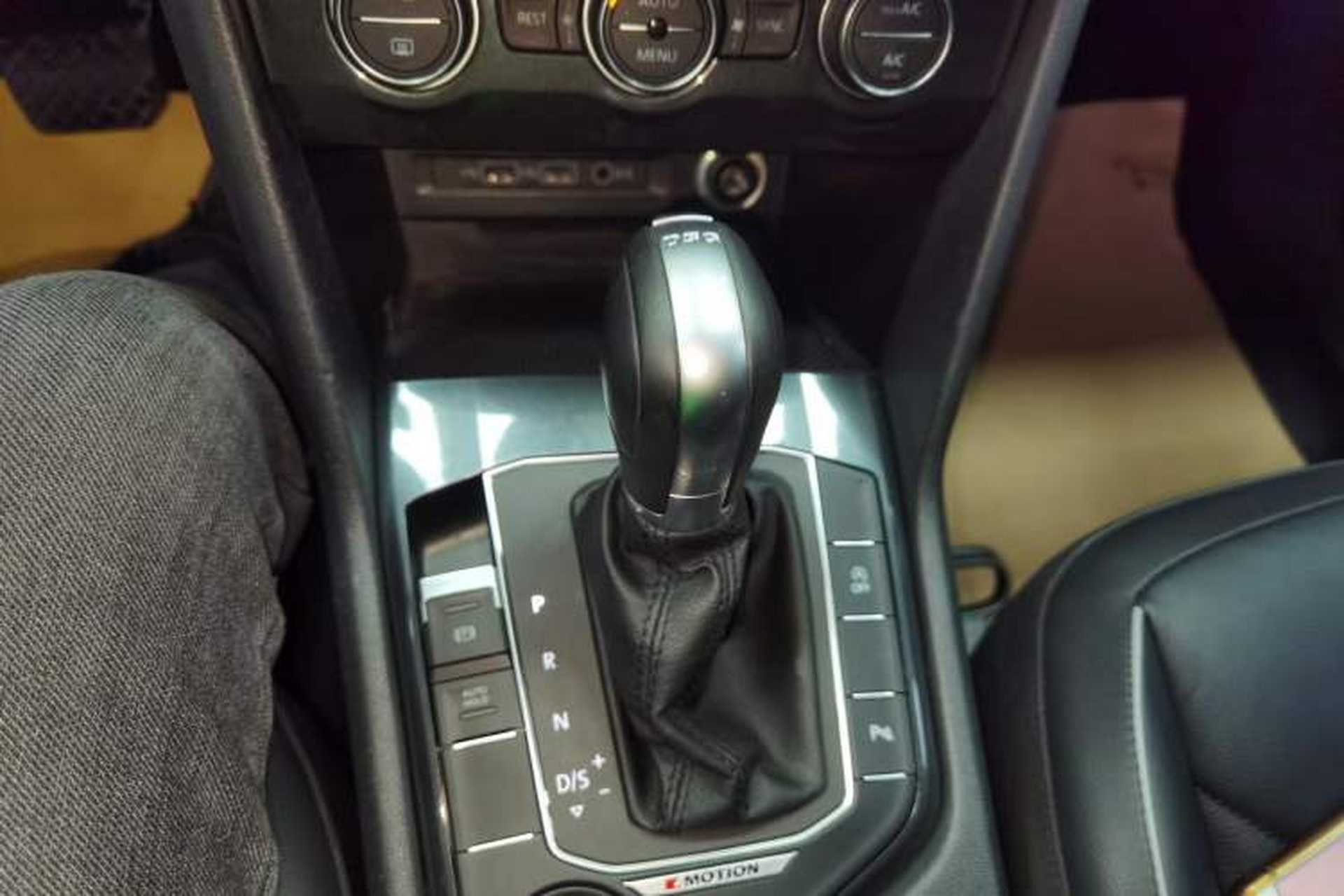 Used Volkswagen Tiguan 2019 330TSI All-Wheel-Drive Innovation Model Gear Lever