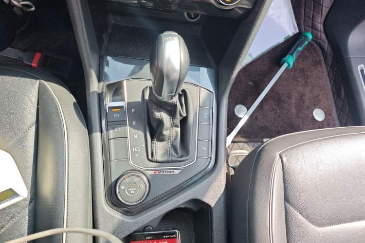 Used Volkswagen Tiguan 2019 330TSI All-Wheel-Drive Innovation Model Gear Lever