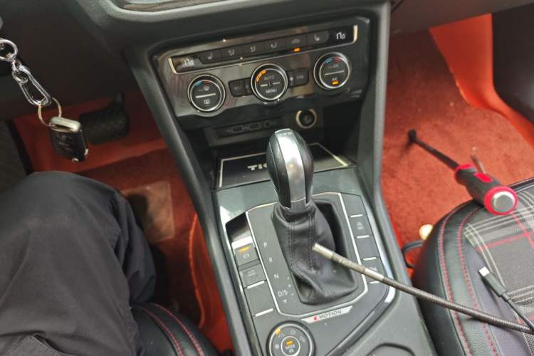 Used Volkswagen Tiguan 2019 330TSI Four-Wheel Drive High-End Model Gear Lever