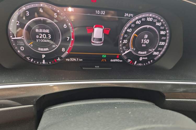 Used Volkswagen Tiguan 2019 330TSI Four-Wheel Drive High-End Model Odometer Close Up