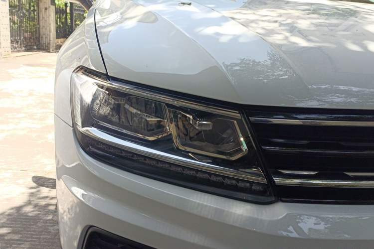 Used Volkswagen Tiguan 2019 330TSI All-Wheel-Drive Innovation Model Right Front Headlight