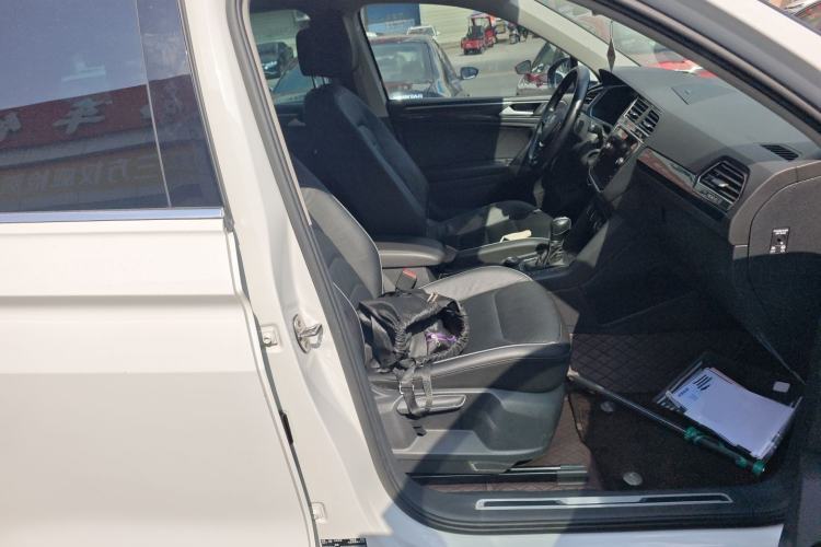 Used Volkswagen Tiguan 2019 330TSI All-Wheel-Drive Innovation Model Right Front Seat