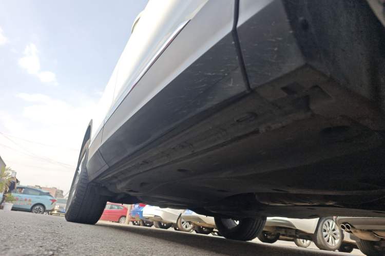 Used Volkswagen Tiguan 2019 330TSI All-Wheel-Drive Innovation Model Right Side Sill