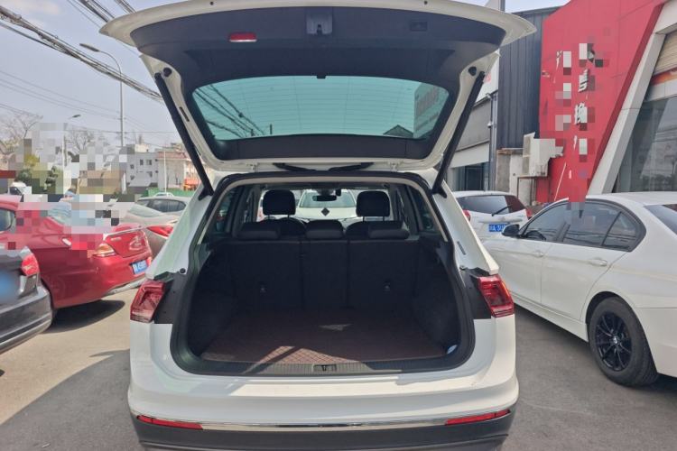 Used Volkswagen Tiguan 2019 330TSI All-Wheel-Drive Innovation Model Trunk