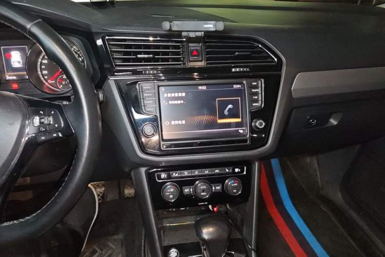 Used Volkswagen Tiguan L 2017 330TSI Automatic Two-Wheel Drive Luxury Edition Audio And AC Panel