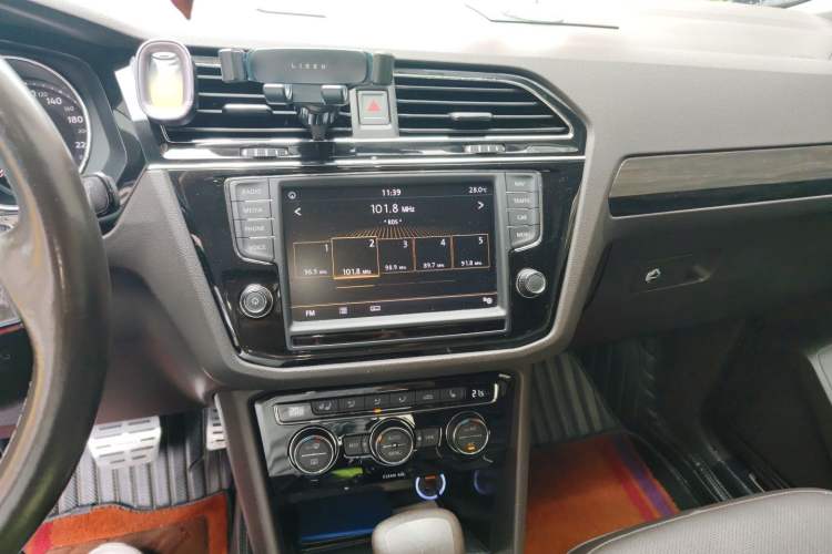 Used Volkswagen Tiguan L 2017 330TSI Automatic Two-Wheel Drive Flagship Edition Audio And AC Panel