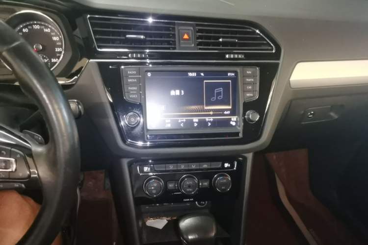 Used Volkswagen Tiguan L 2017 330TSI Automatic Two-Wheel Drive Luxury Edition Audio And AC Panel
