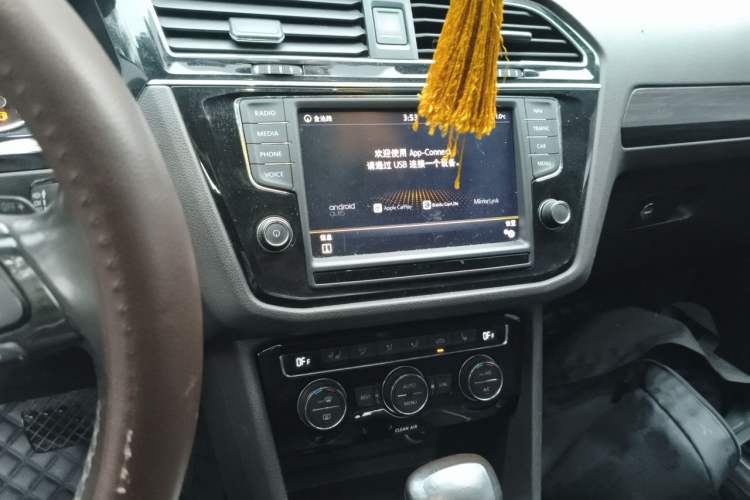 Used Volkswagen Tiguan L 2017 330TSI Automatic Two-Wheel Drive Flagship Edition Audio And AC Panel