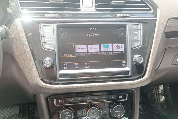 Used Volkswagen Tiguan L 2017 330TSI Automatic Two-Wheel Drive Luxury Edition Audio And AC Panel
