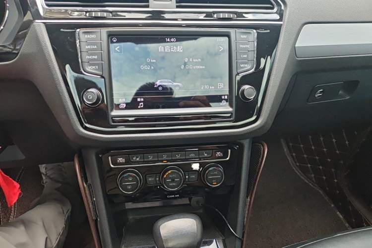 Used Volkswagen Tiguan L 2017 330TSI Automatic Two-Wheel Drive Luxury Edition Audio And AC Panel