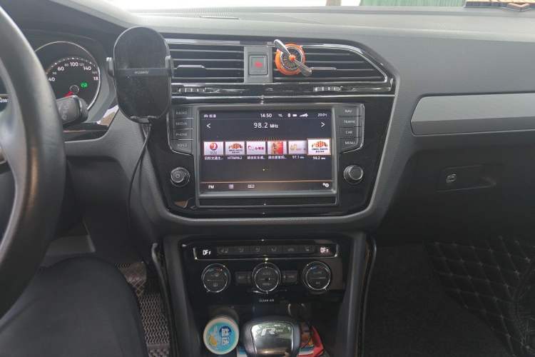 Used Volkswagen Tiguan L 2017 380TSI Automatic All-Wheel-Drive Flagship Edition Audio And AC Panel