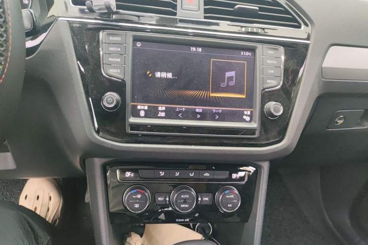 Used Volkswagen Tiguan L 2017 330TSI Automatic Two-Wheel Drive Comfort Edition Audio And AC Panel