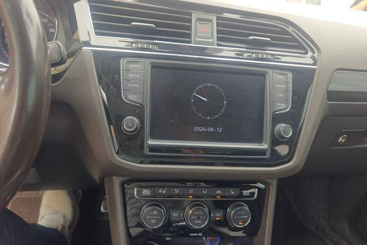 Used Volkswagen Tiguan L 2017 380TSI Automatic All-Wheel-Drive Luxury Edition Audio And AC Panel