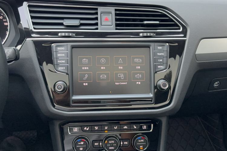 Used Volkswagen Tiguan L 2017 330TSI Automatic Two-Wheel Drive Flagship Edition Audio And AC Panel