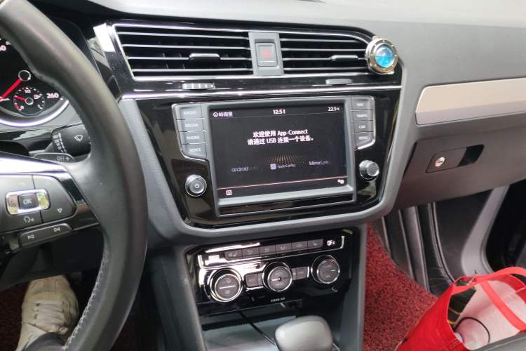 Used Volkswagen Tiguan L 2017 330TSI Automatic Two-Wheel Drive Flagship Edition Audio And AC Panel