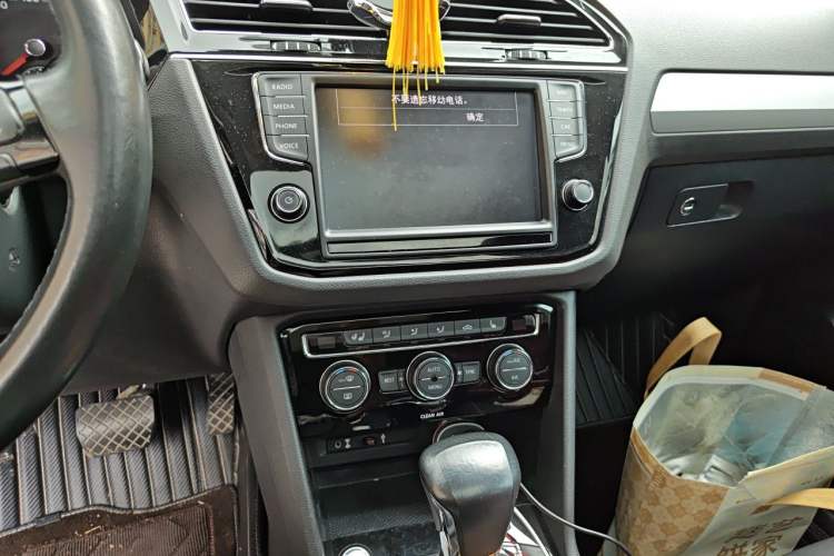 Used Volkswagen Tiguan L 2017 330TSI Automatic Two-Wheel Drive Flagship Edition Audio And AC Panel