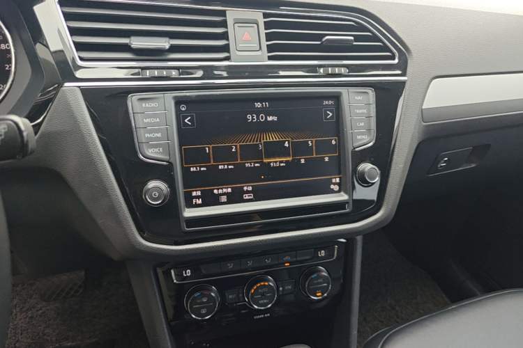 Used Volkswagen Tiguan L 2017 330TSI Automatic Two-Wheel Drive Comfort Edition Audio And AC Panel