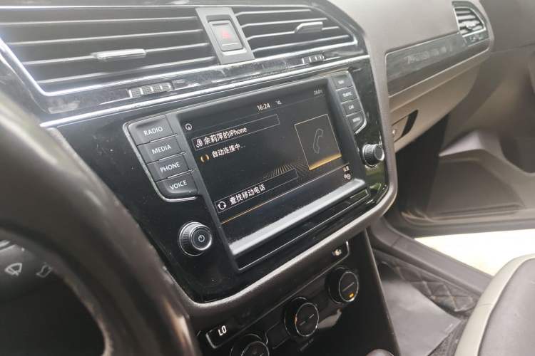 Used Volkswagen Tiguan L 2017 330TSI Automatic Two-Wheel Drive Luxury Edition Audio And AC Panel