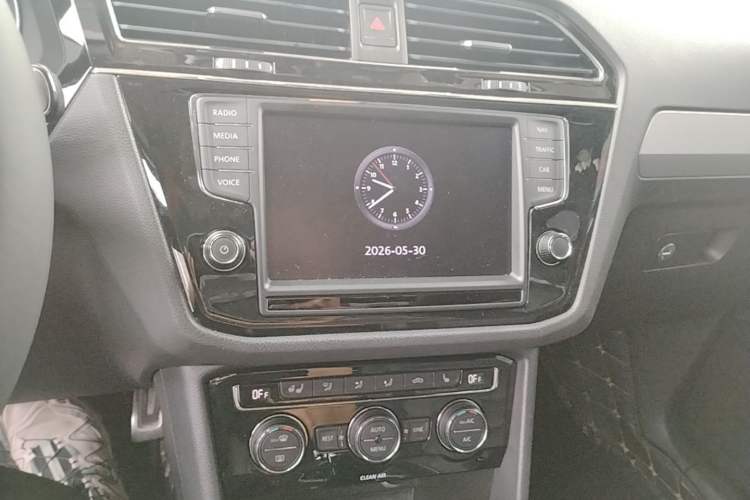Used Volkswagen Tiguan L 2017 380TSI Automatic All-Wheel-Drive Luxury Edition Audio And AC Panel