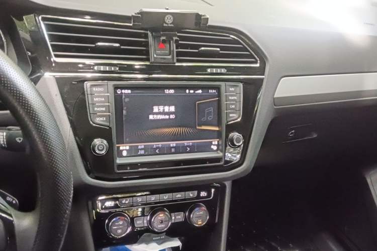 Used Volkswagen Tiguan L 2017 330TSI Automatic Two-Wheel Drive Luxury Edition Audio And AC Panel