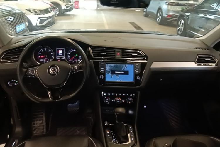 Used Volkswagen Tiguan L 2017 330TSI Automatic Two-Wheel Drive Flagship Edition Center Console