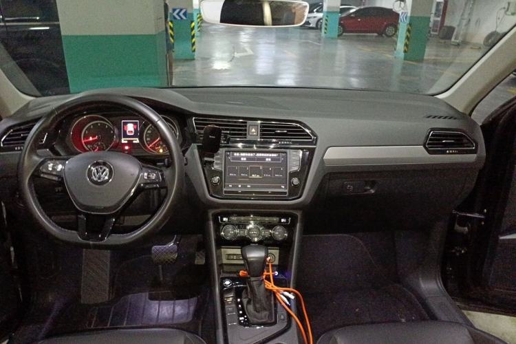 Used Volkswagen Tiguan L 2017 330TSI Automatic Two-Wheel Drive Luxury Edition Center Console